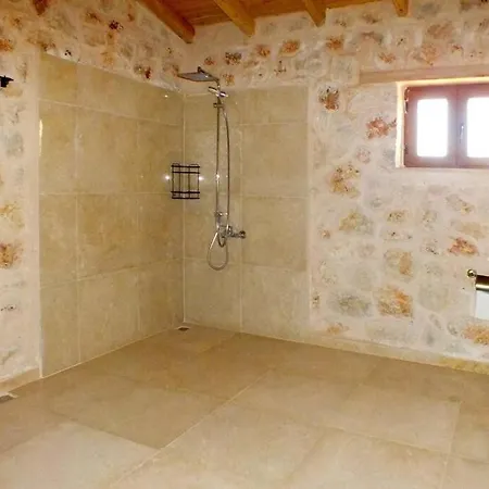 Dag Manzarali Tas Ev Kaş